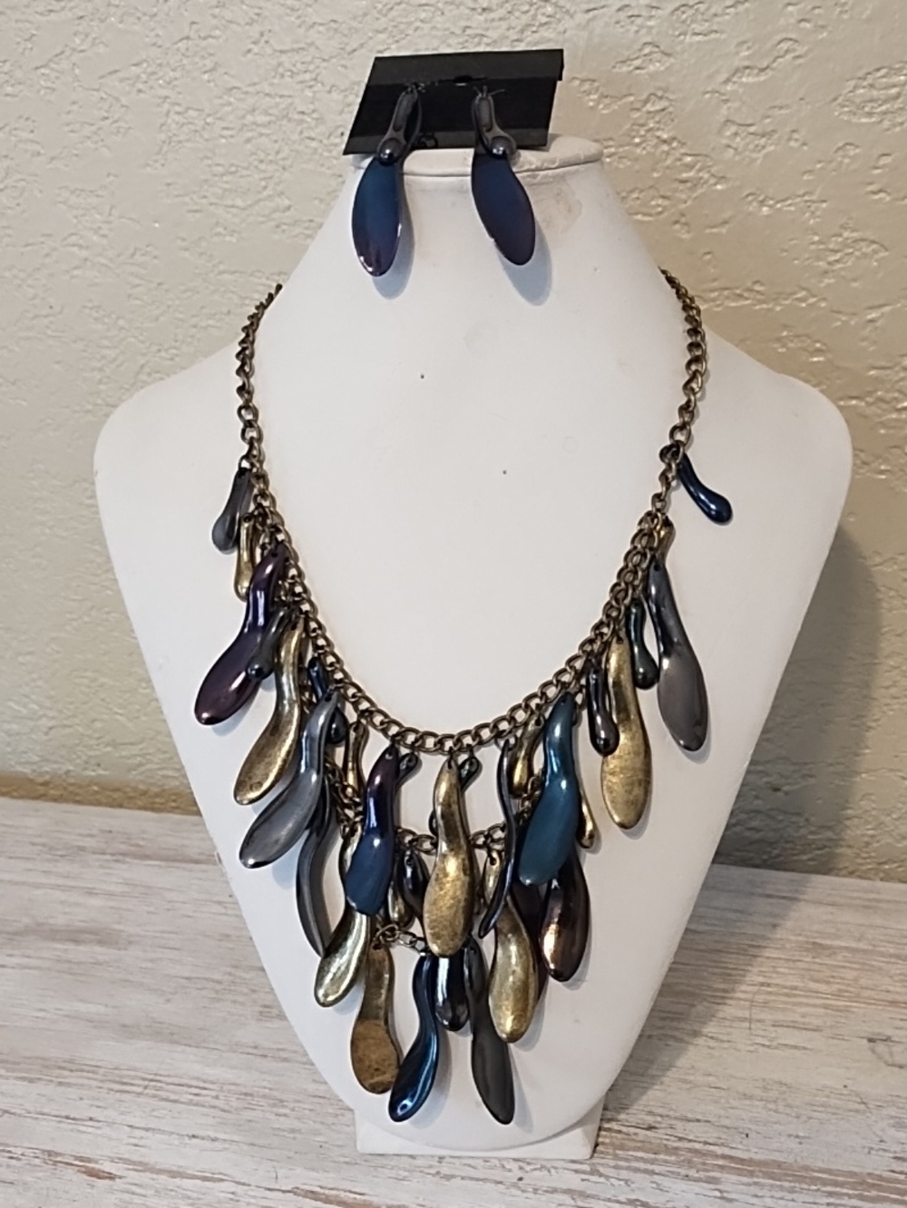 NWT Multicolored Necklace Set - Picture 1 of 12